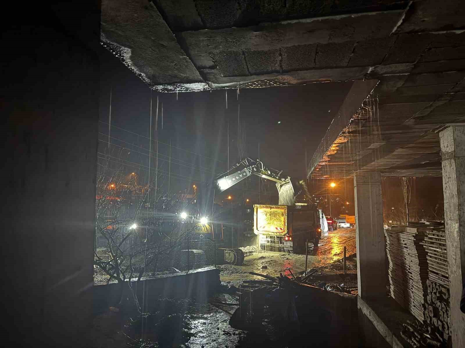 Şırnak Valisi Ekici sel bölgesinde: "Devletimiz tüm imkanlarıyla sahada"
