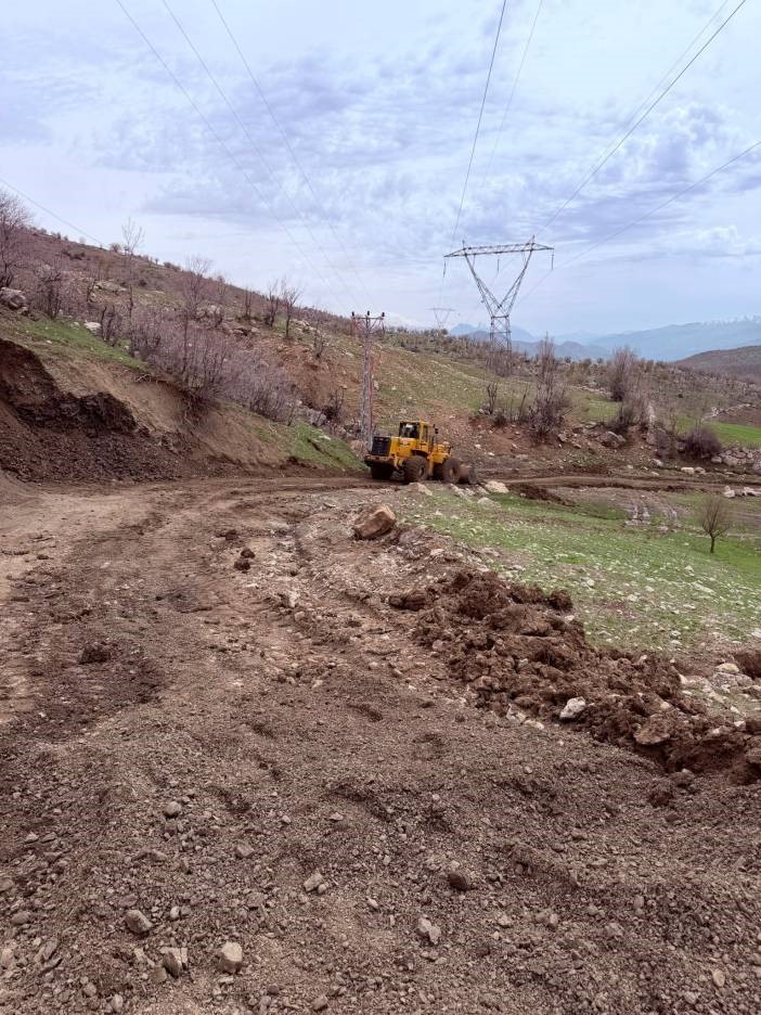 Şırnak’ta 18 köy yolunda çalışmalar sürüyor
