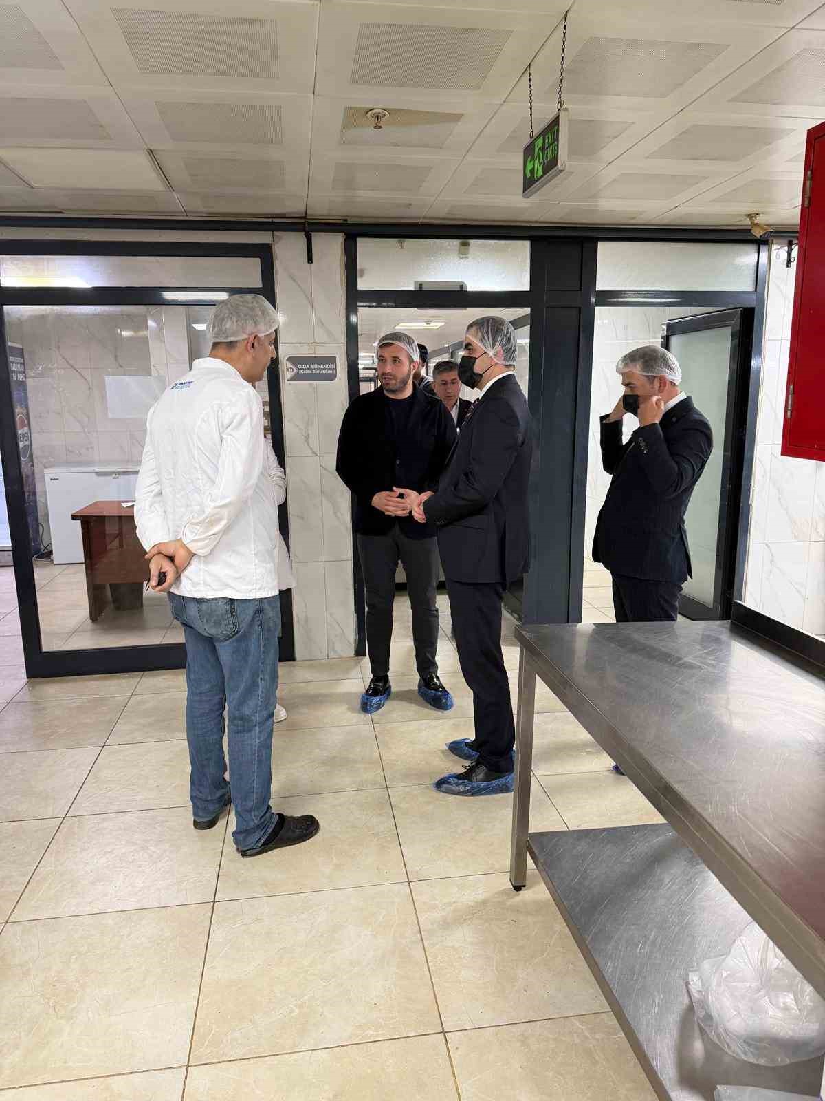 Şırnak’ta 3 bin aileye umut olan hizmet: Yemek üretim süreci yerinde incelendi
