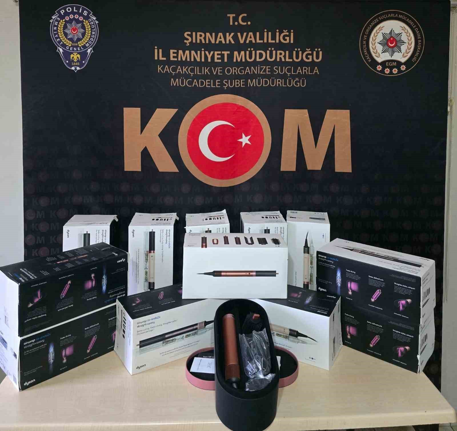 Şırnak’ta 6 milyon liralık kaçak malzeme ele geçirildi
Şırnak’ta 6 milyon liralık kaçak malzeme ele geçirildi