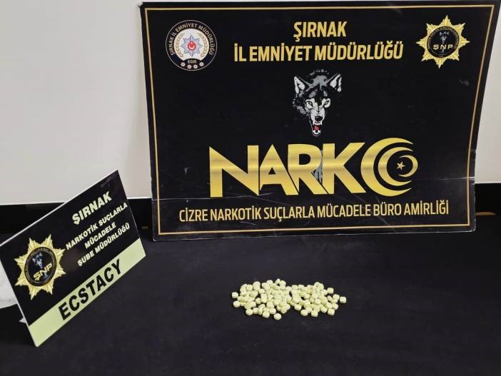 Şırnak’ta 6 milyon liralık kaçak malzeme ele geçirildi
Şırnak’ta 6 milyon liralık kaçak malzeme ele geçirildi