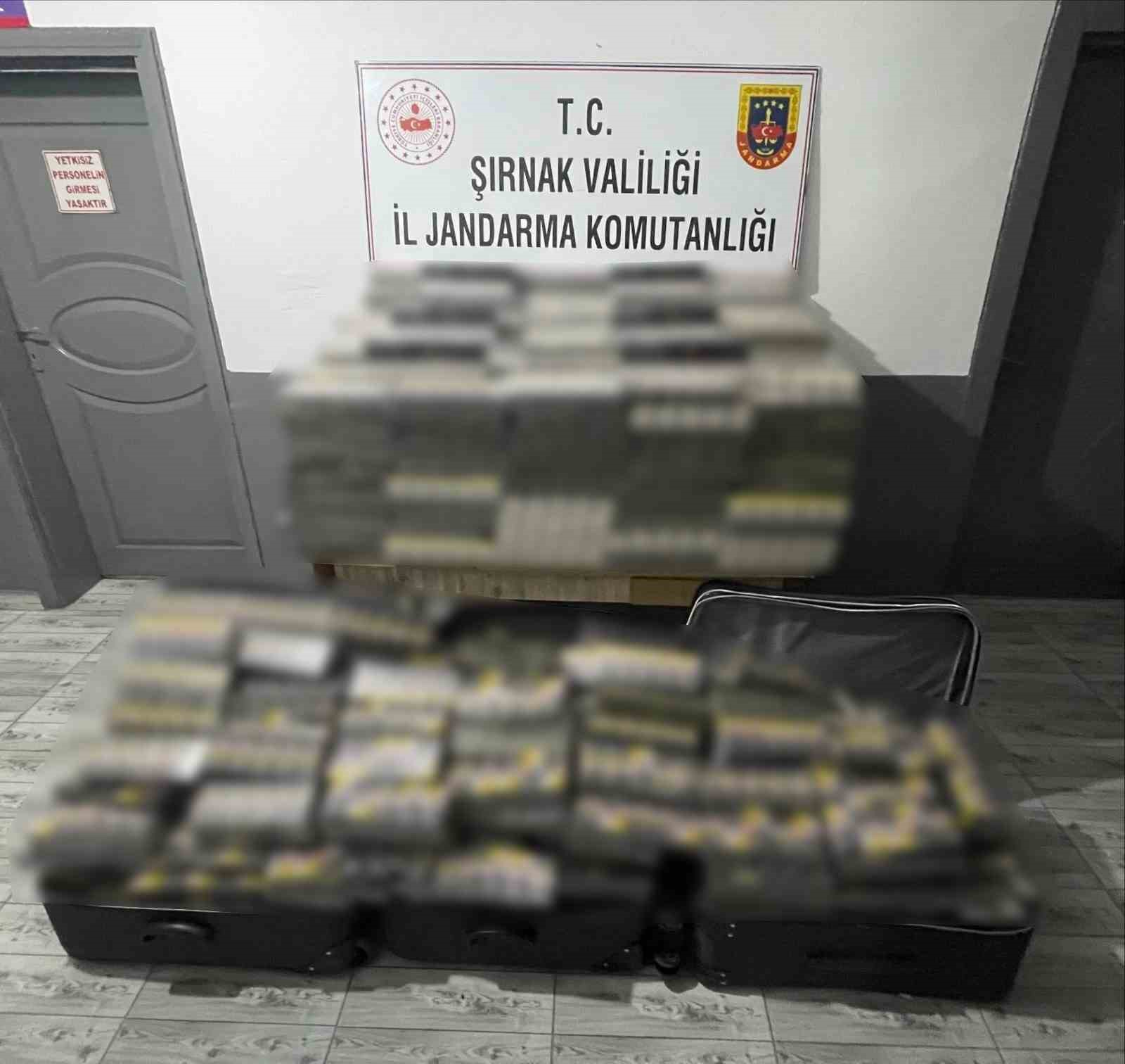 Şırnak’ta 7 buçuk milyon liralık kaçak malzeme ele geçirildi
Şırnak’ta 7 buçuk milyon liralık kaçak malzeme ele geçirildi