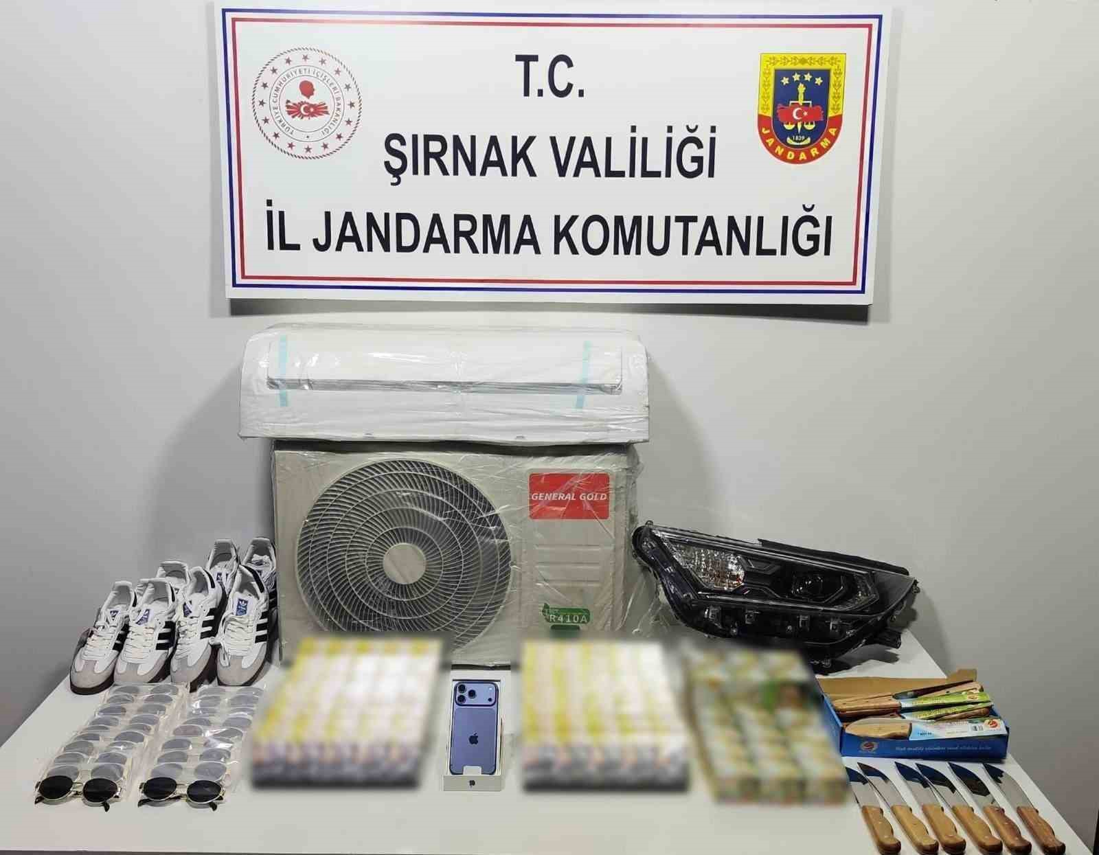 Şırnak’ta 7 buçuk milyon liralık kaçak malzeme ele geçirildi
Şırnak’ta 7 buçuk milyon liralık kaçak malzeme ele geçirildi