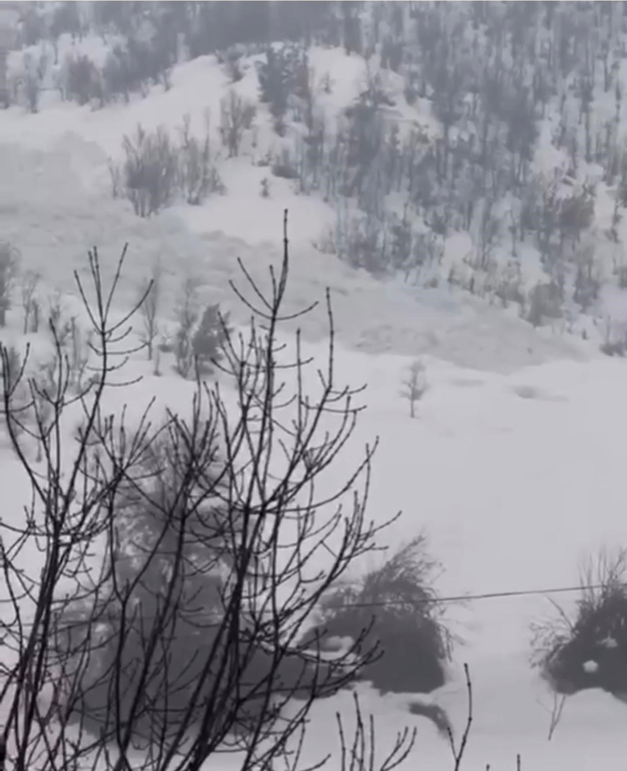 Şırnak’ta çığ düşme anı kamerada
