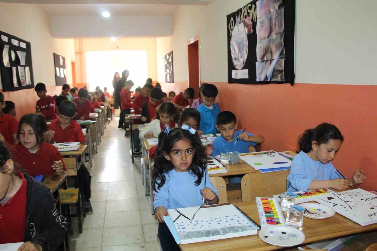 Şırnak’ta çocukların dilekleri 106 balonla gökyüzüne taşındı
