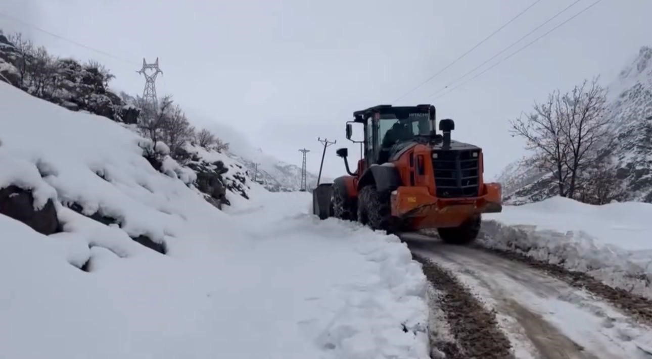 Şırnak’ta ekiplerin kar mesaisi
