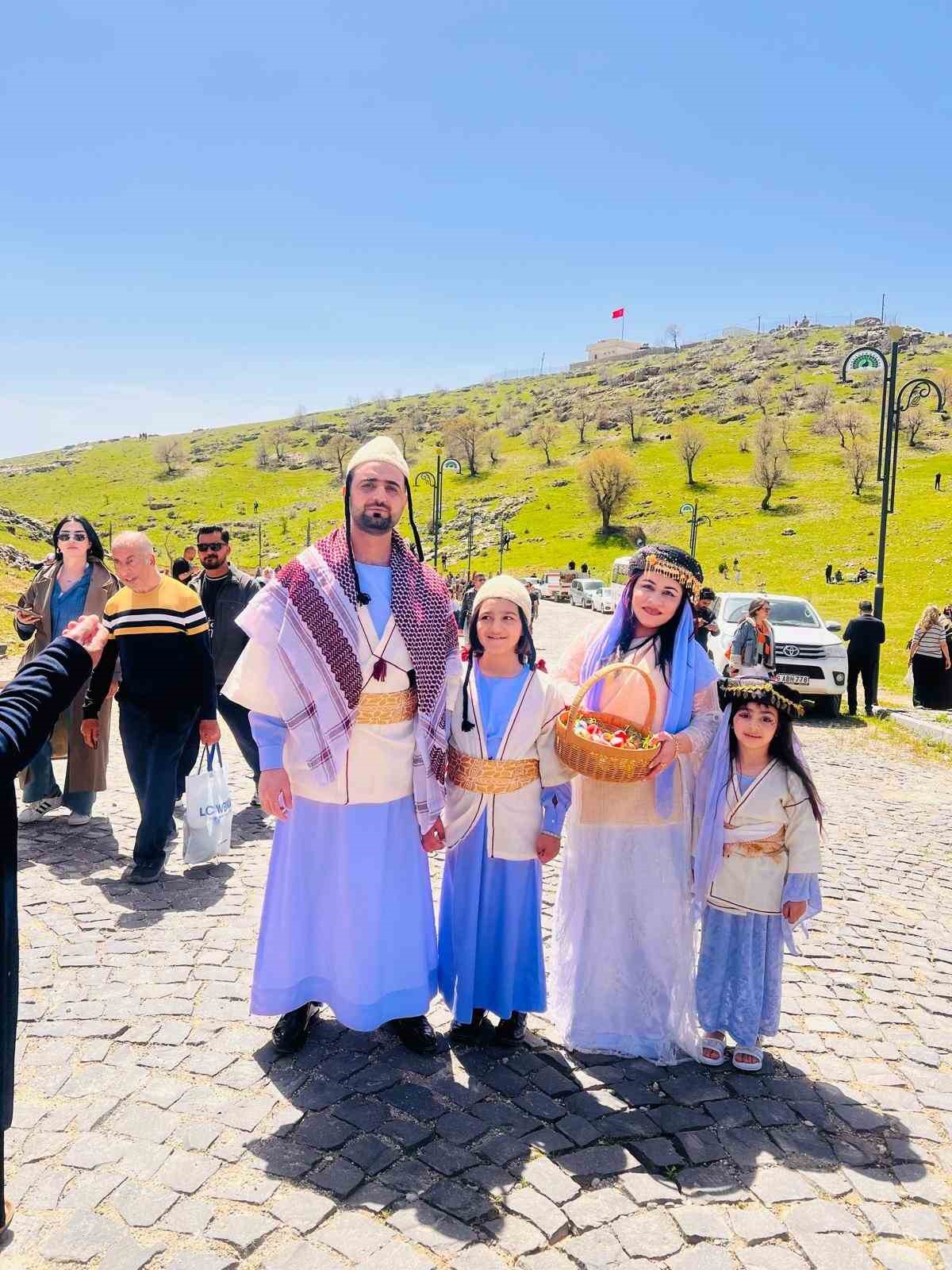 Şırnak’ta Ezidiler ’Çarşema Sor Bayramı’nı festival havasında kutladı
