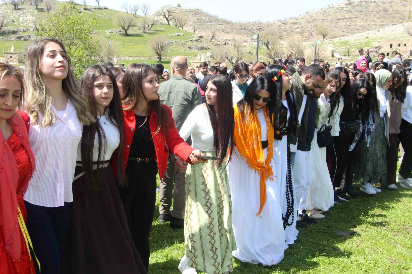 Şırnak’ta Ezidiler ’Çarşema Sor Bayramı’nı festival havasında kutladı
