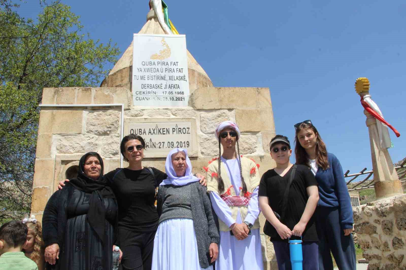 Şırnak’ta Ezidiler ’Çarşema Sor Bayramı’nı festival havasında kutladı
