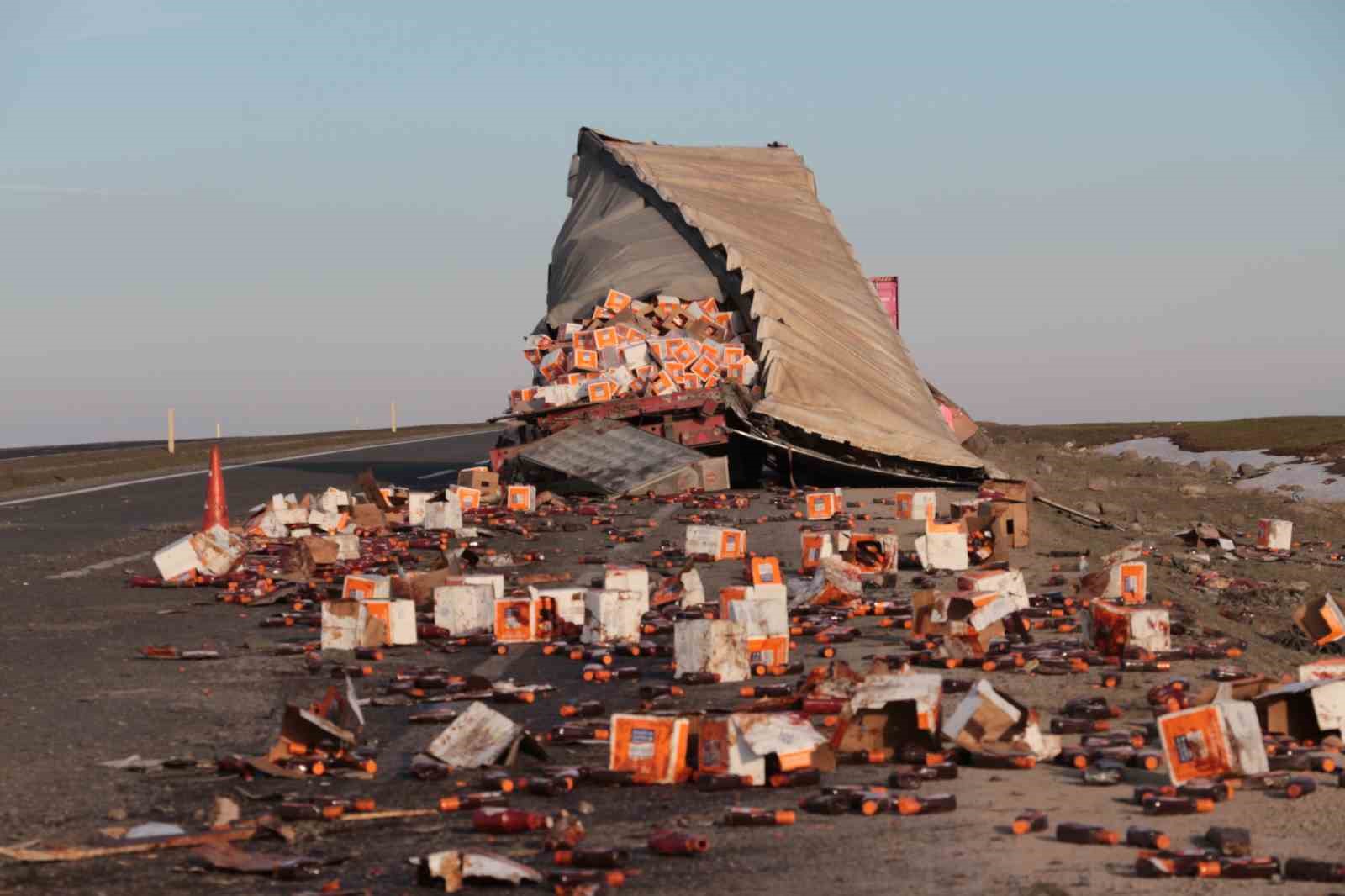 Şırnak’ta iki tır çarpıştı: 2 yaralı
