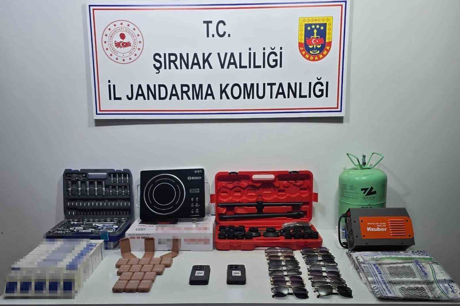 Şırnak’ta jandarmadan kaçakçılık operasyonu: 34,5 milyon liralık kaçak malzeme ele geçirildi
