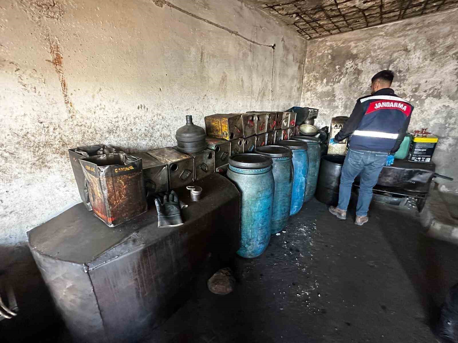 Şırnak’ta jandarmadan kaçakçılık operasyonu: 34,5 milyon liralık kaçak malzeme ele geçirildi
