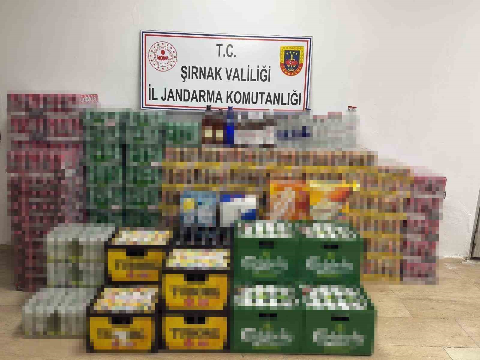 Şırnak’ta jandarmadan kaçakçılık operasyonu: 34,5 milyon liralık kaçak malzeme ele geçirildi
