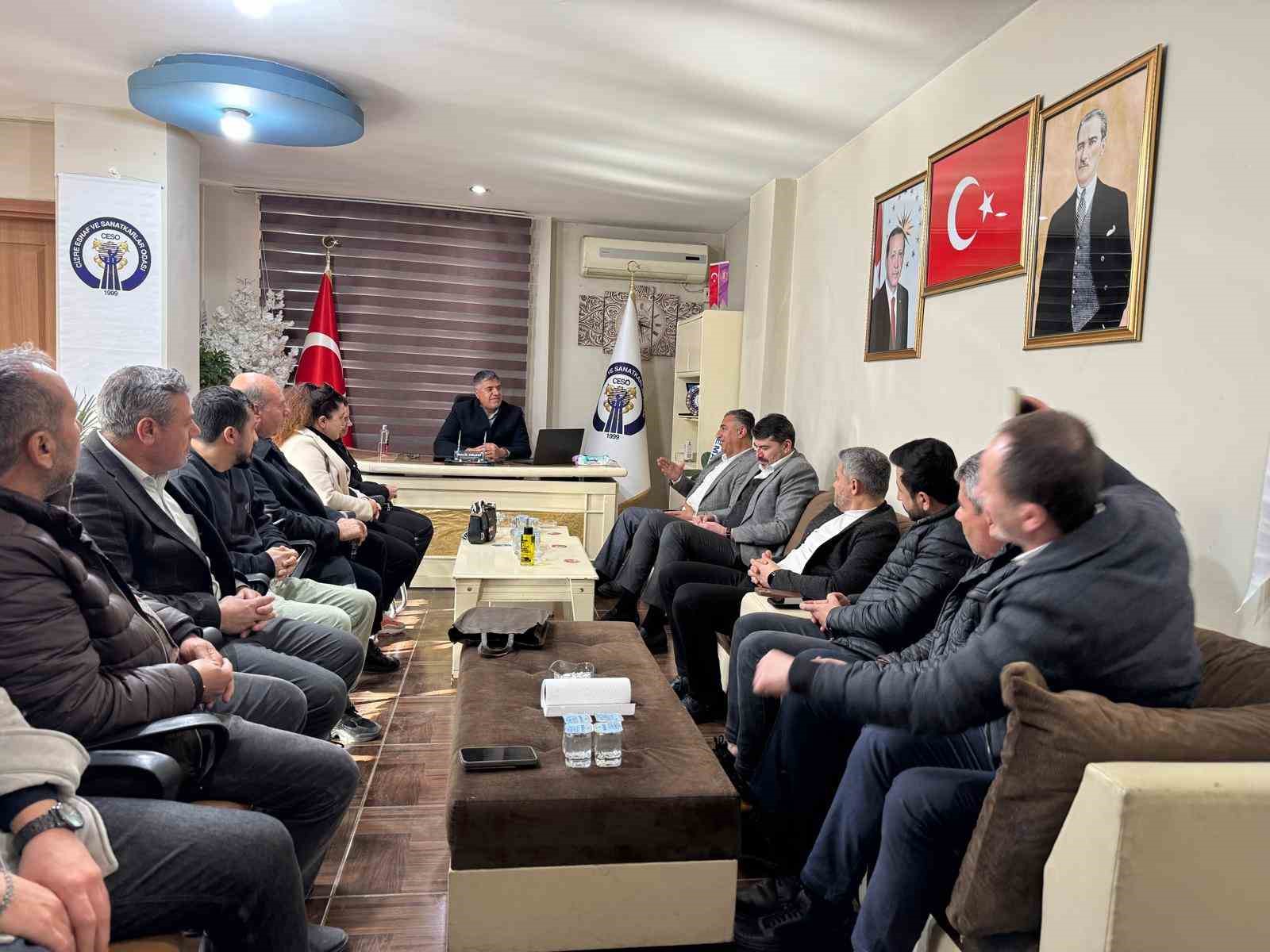 Şırnak’ta kamu çalışanları ve yerel esnaf ilişkisi masaya yatırıldı
Şırnak’ta kamu çalışanları ve yerel esnaf ilişkisi masaya yatırıldı