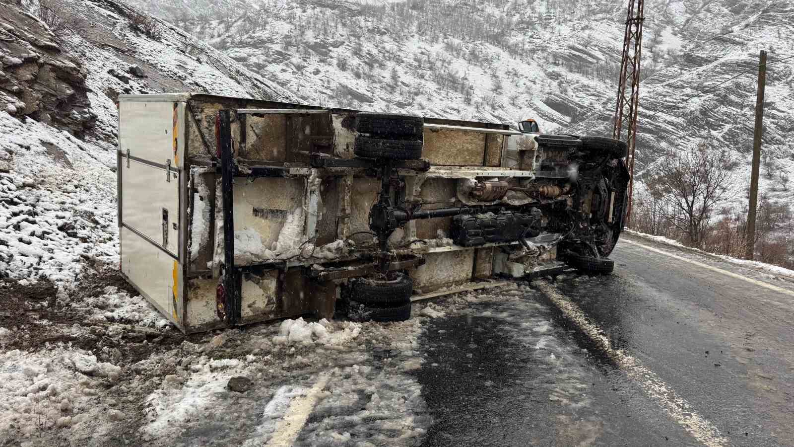 Şırnak’ta kamyonet devrildi: 1 yaralı
