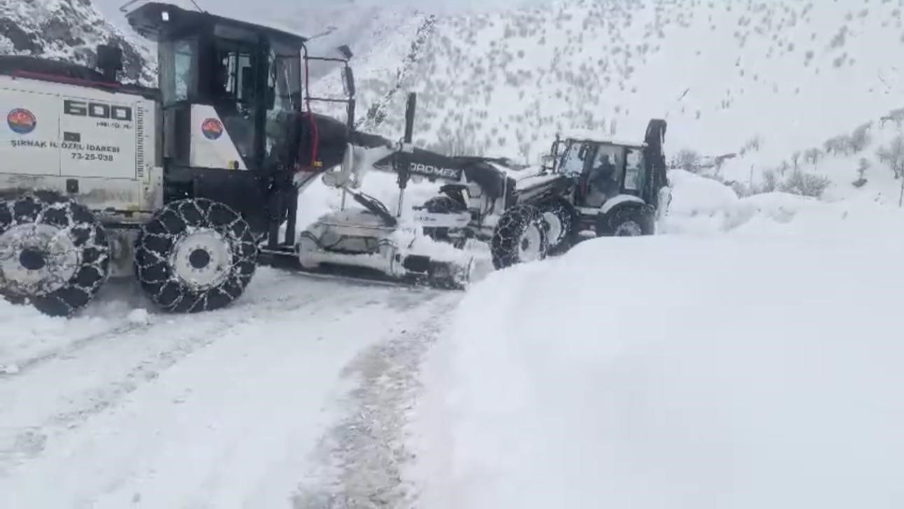 Şırnak’ta kar nedeniyle kapanan yollar açıldı
