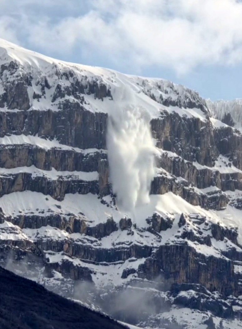 Şırnak’ta kar şelalesi mest etti
