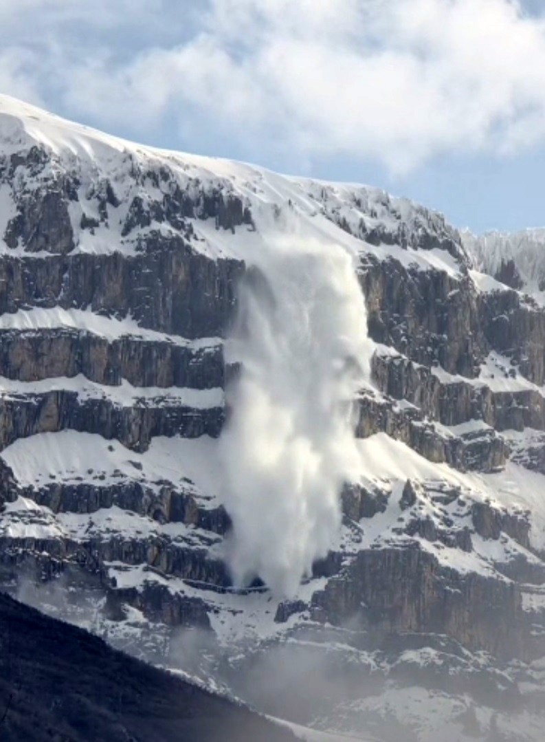 Şırnak’ta kar şelalesi mest etti
