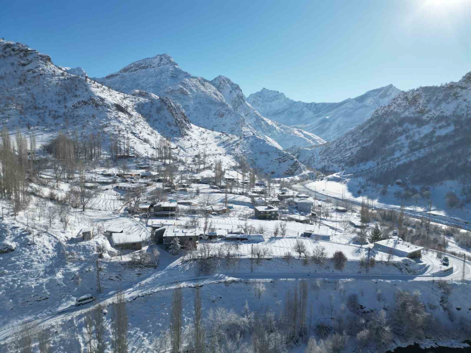 Şırnak’ta kar sonrası dağlar beyaza büründü
