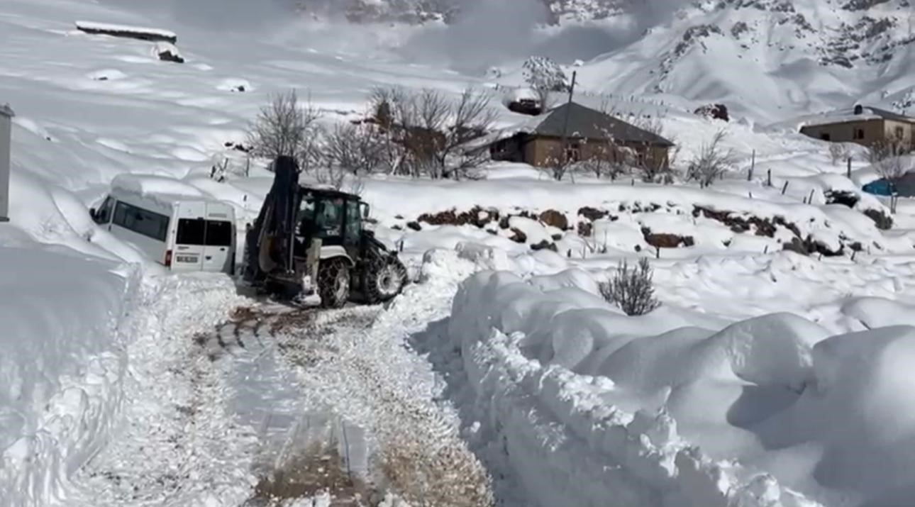 Şırnak’ta karla mücadele çalışmaları devam ediyor
