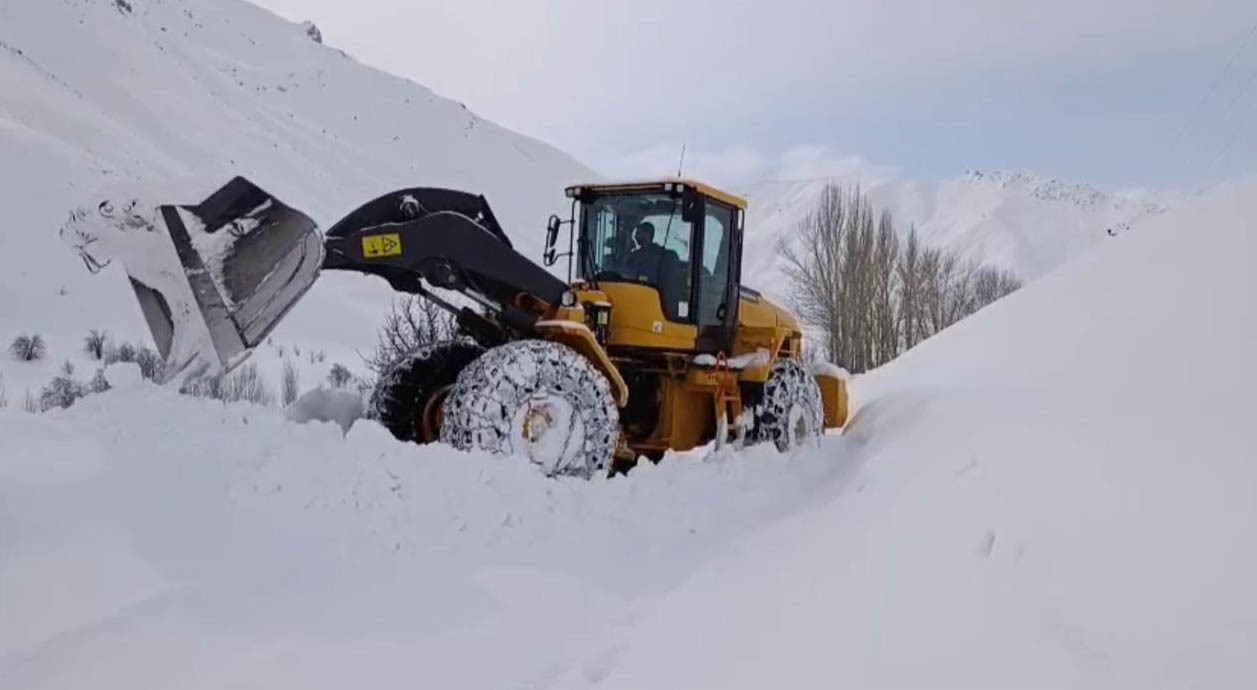 Şırnak’ta karla mücadele çalışmaları sürüyor
