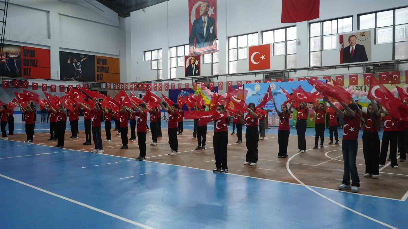 Şırnak’ta öğrencilerden renkli 23 Nisan kutlaması
