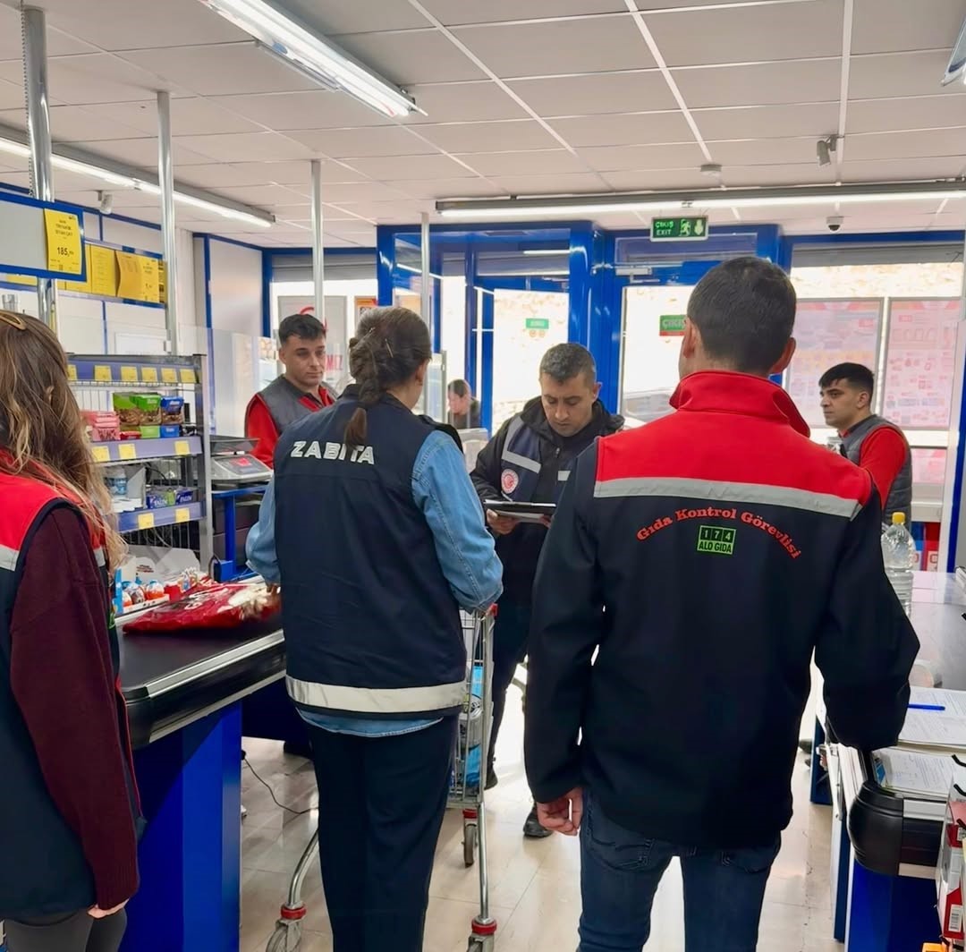 Şırnak’ta ramazan öncesi gıda denetimleri sıklaştırıldı
Şırnak’ta ramazan öncesi gıda denetimleri sıklaştırıldı