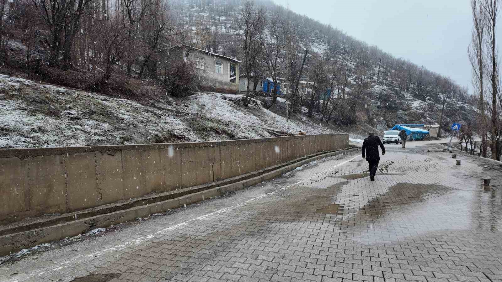 Şırnak’ta sağanak nedeniyle köyün bir bölümü çöktü evler boşaltıldı
