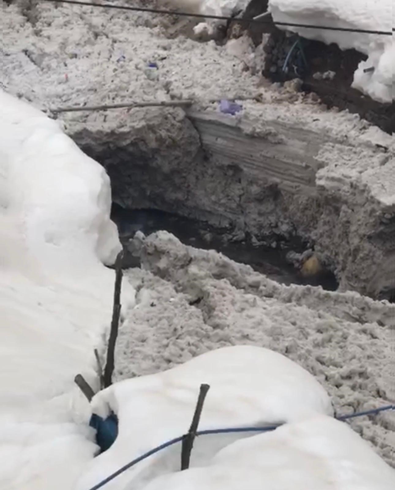 Şırnak’ta sağanak sonrası taşkın riski: Derelerde karın oluşturduğu setler tehlike saçıyor
