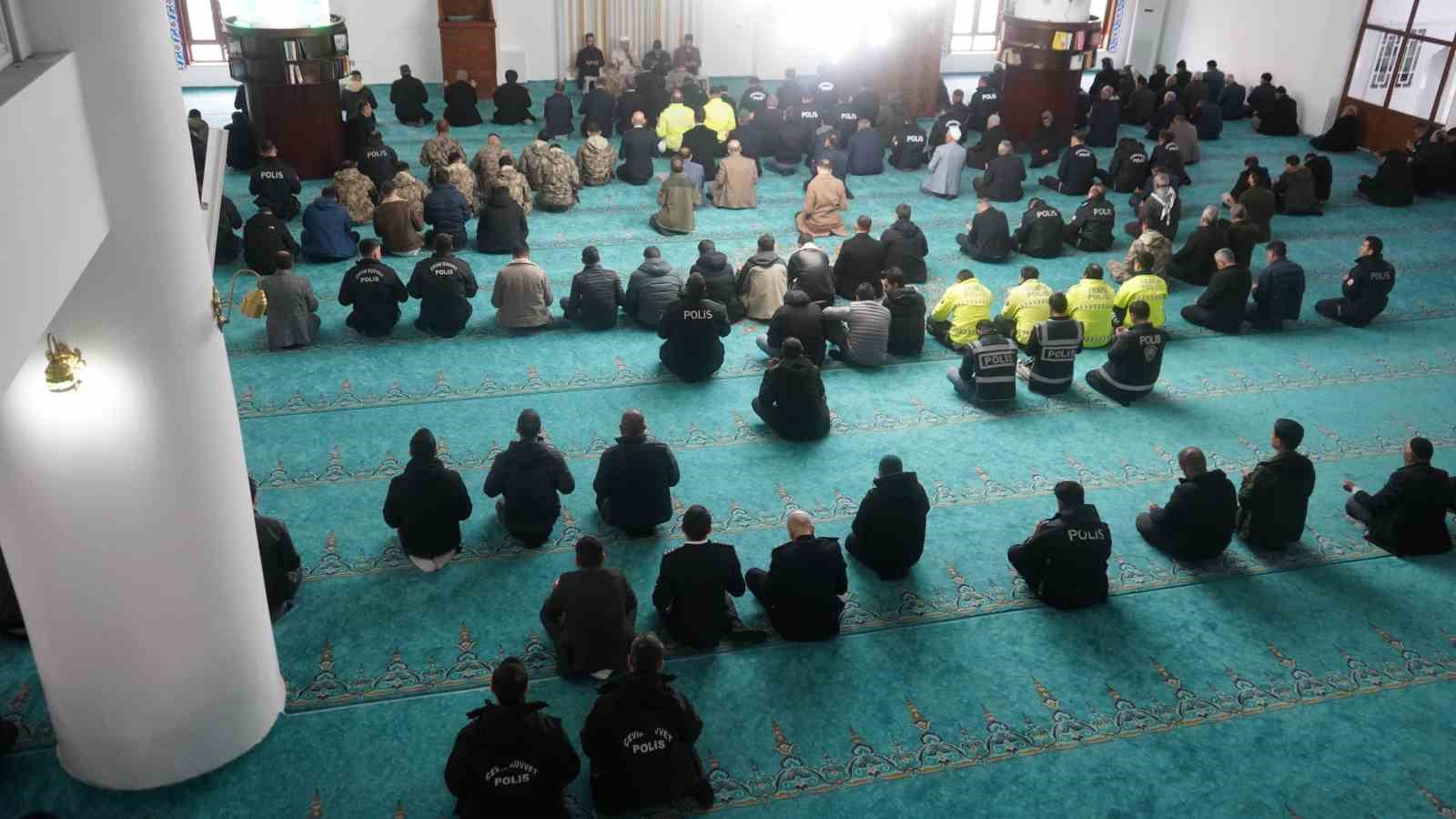 Şırnak’ta şehitler için mevlit okutuldu
