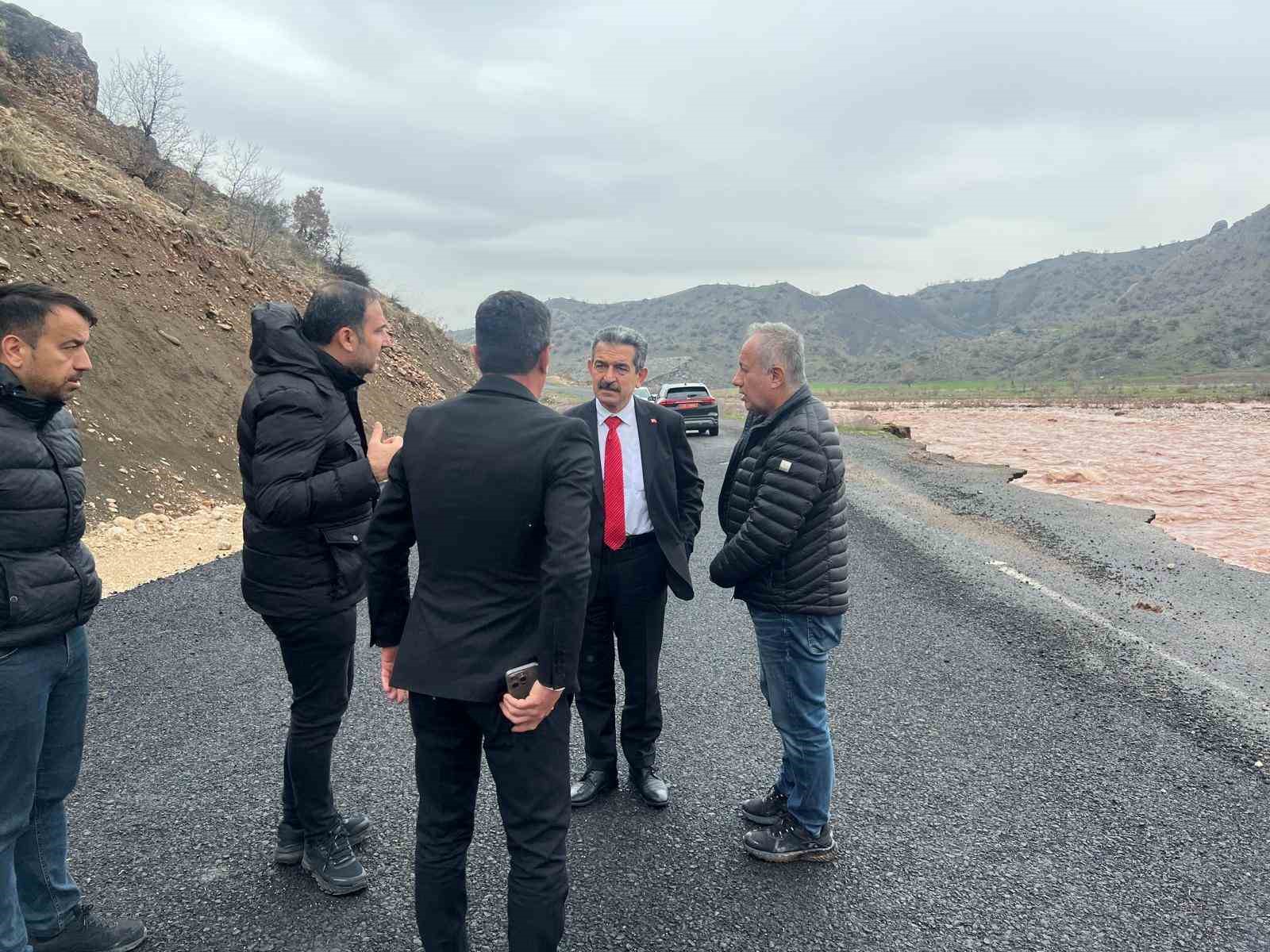 Şırnak’ta sel alarmı: Güneyce yolunu dere yuttu, ekipler seferber oldu
