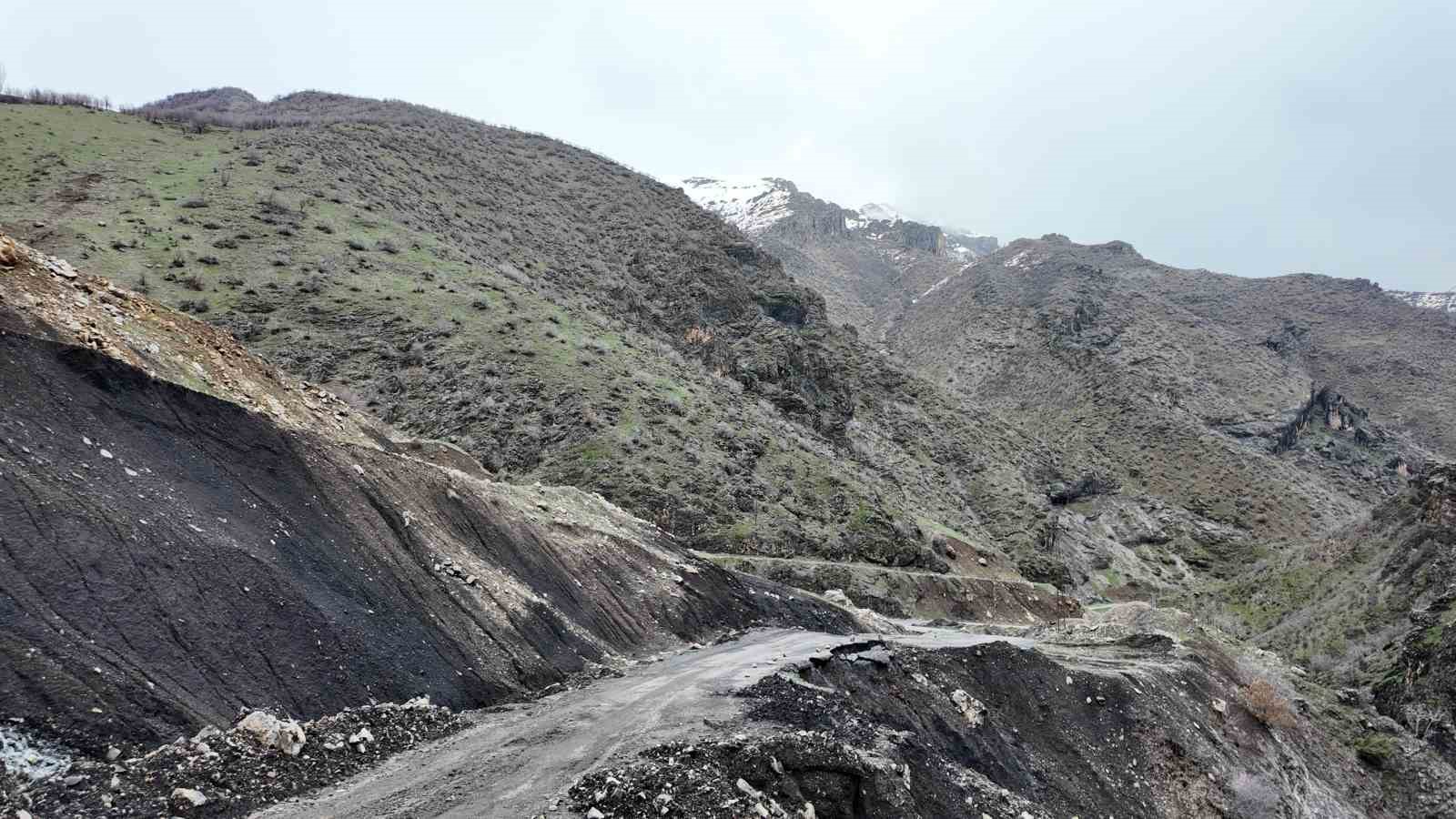 Şırnak’ta yağışla beraber heyelan oluştu

