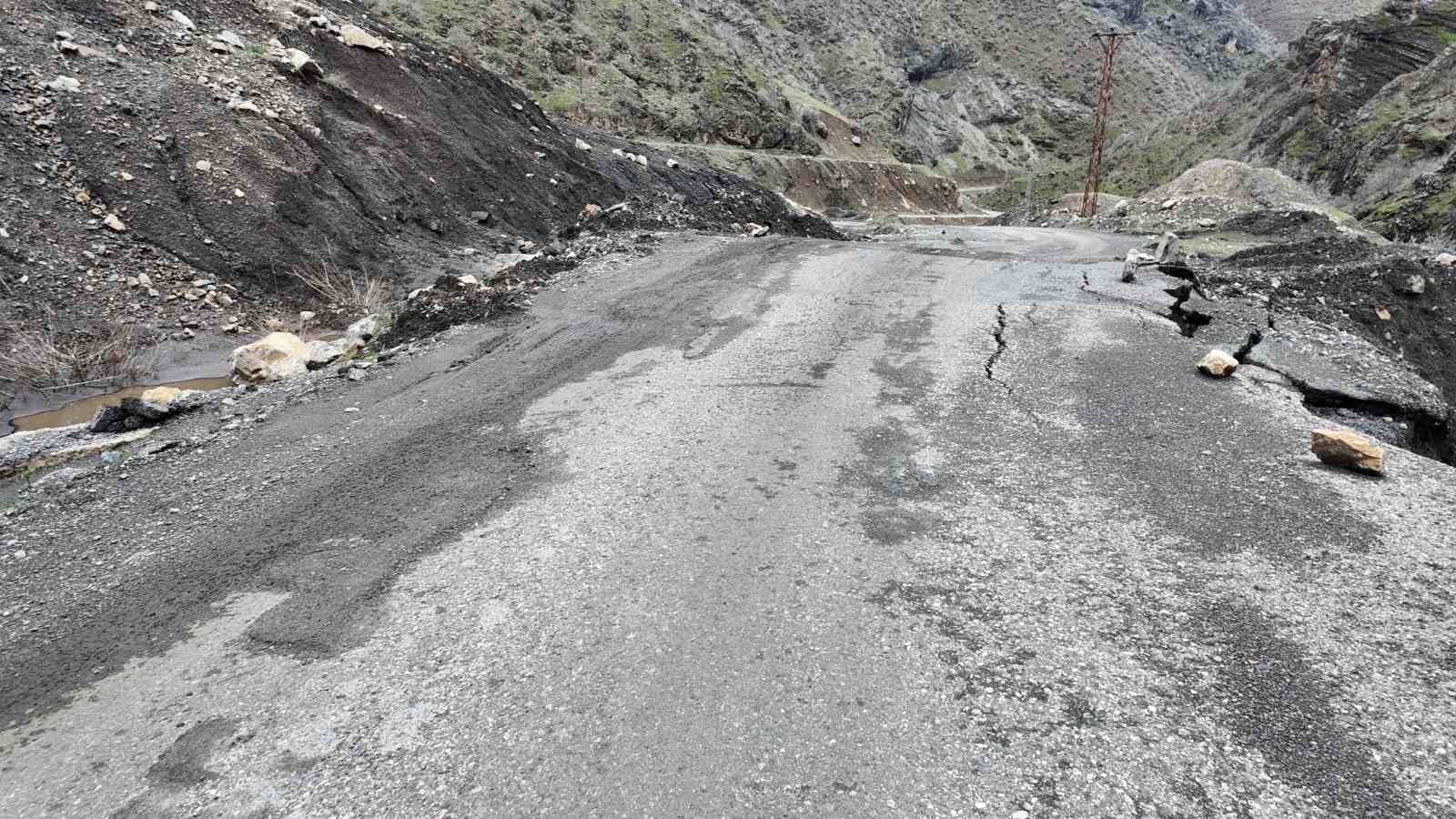 Şırnak’ta yağışla beraber heyelan oluştu
