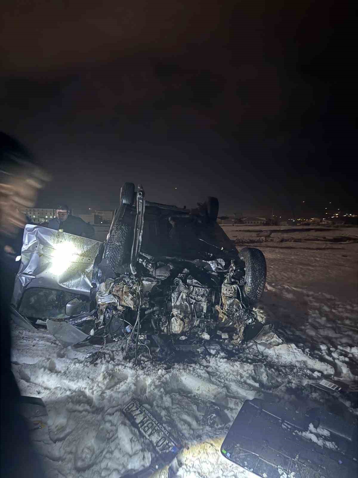 Şırnak’ta yoldan çıkarak takla atan araç hurdaya döndü: 1 ağır yaralı
