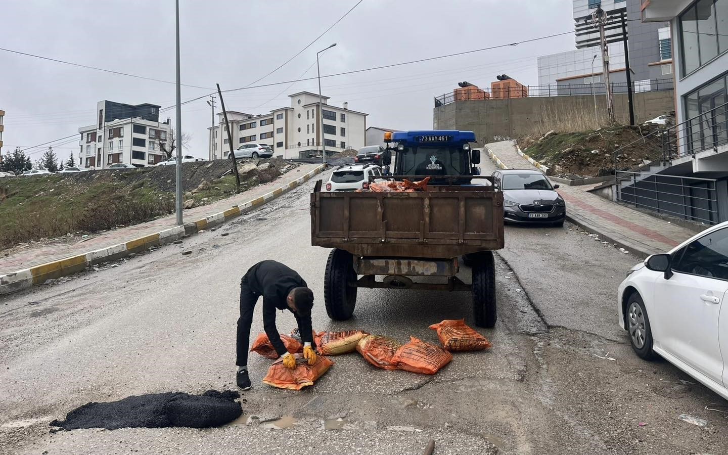 Şırnak’ta yollar için geçici asfaltlama çalışmaları başladı
