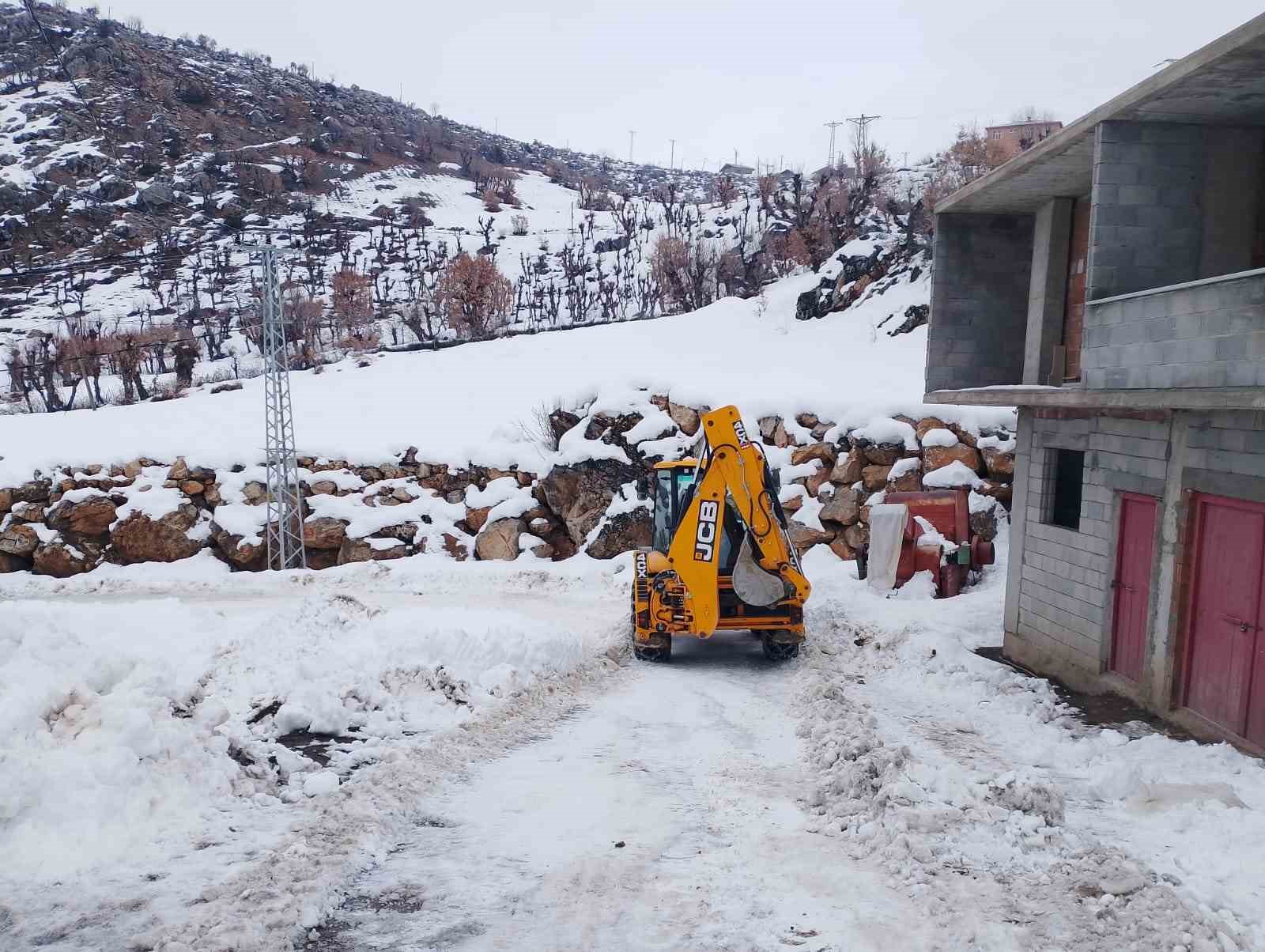 Şirvan’da kar yağışı başladı

