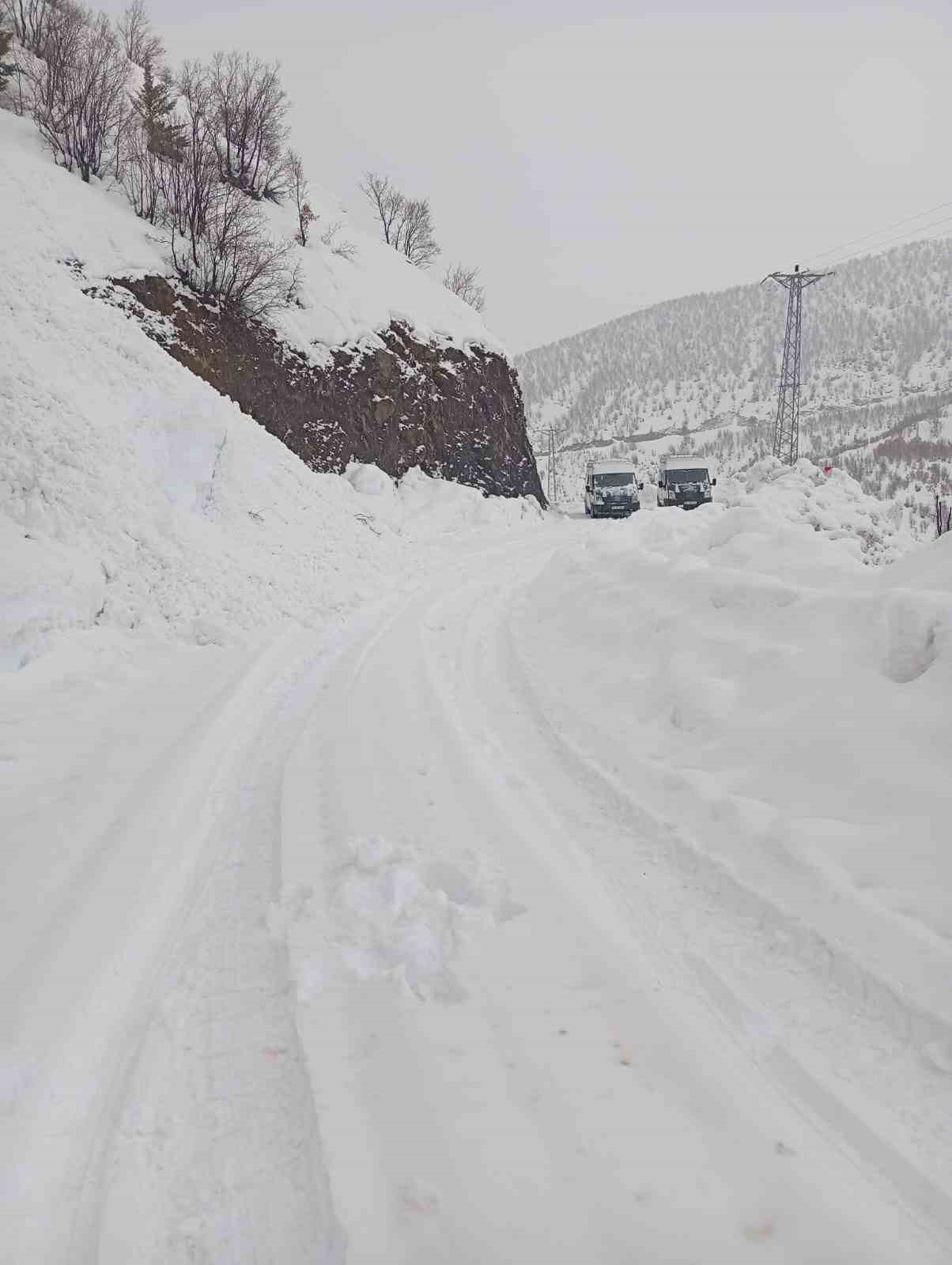 Şirvan’da yolda kalan araçlar kurtarıldı

