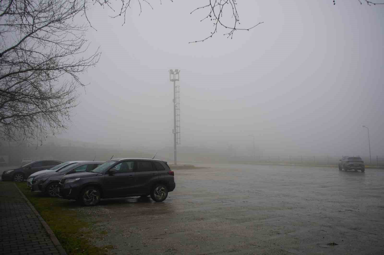 Sis ve yağmur etkili oldu: Kampüste görüş azaldı
