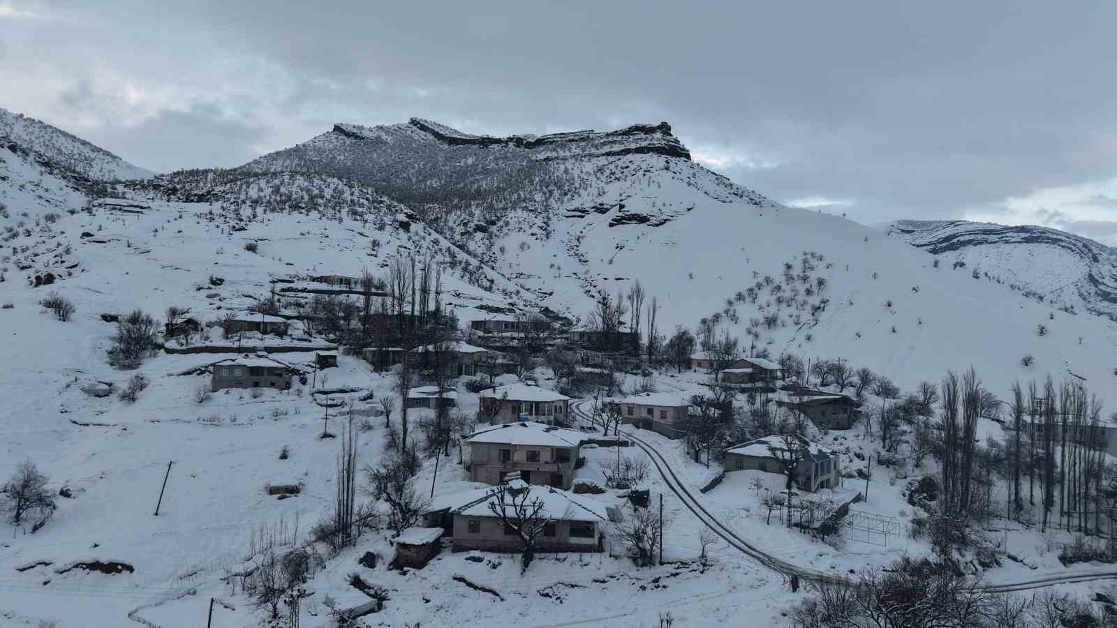 Sisle kaplanan Derecik dronla görüntülendi
