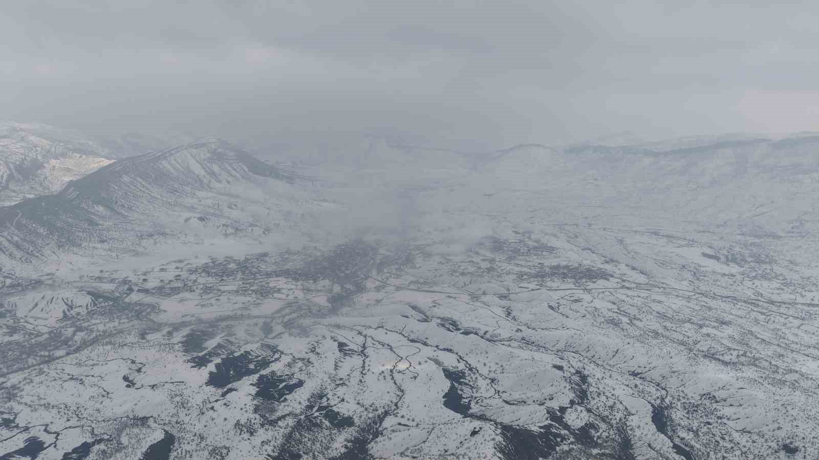 Sisle kaplanan Derecik dronla görüntülendi
