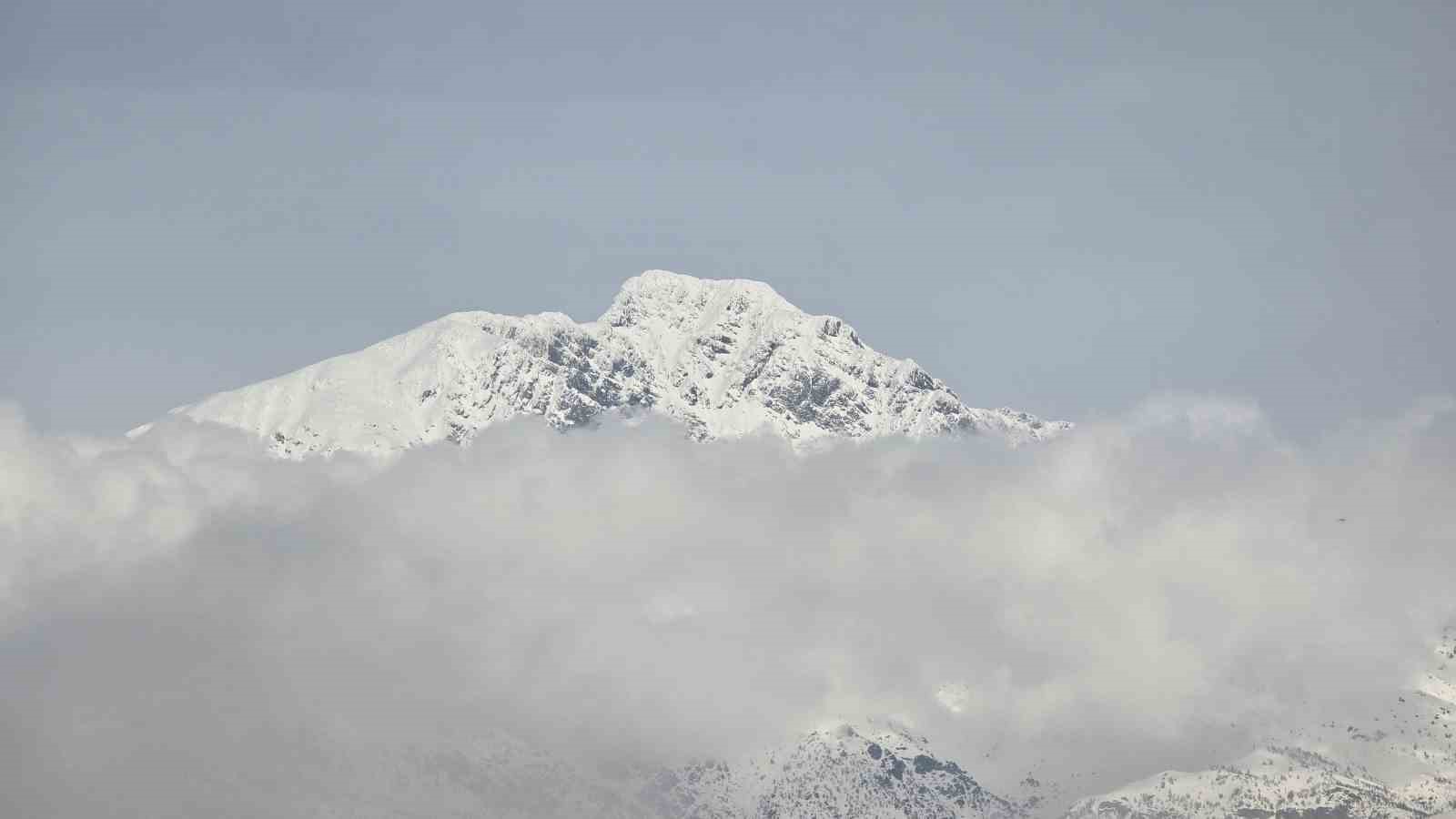 Sisle kaplanan Derecik dronla görüntülendi
