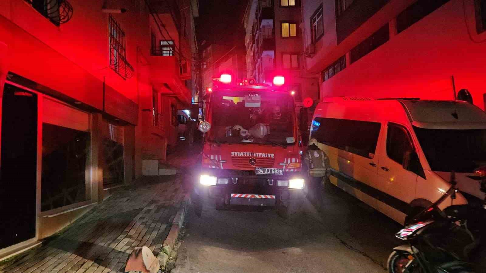 Şişli’de elektrik direğindeki patlama motorlara sıçradı
