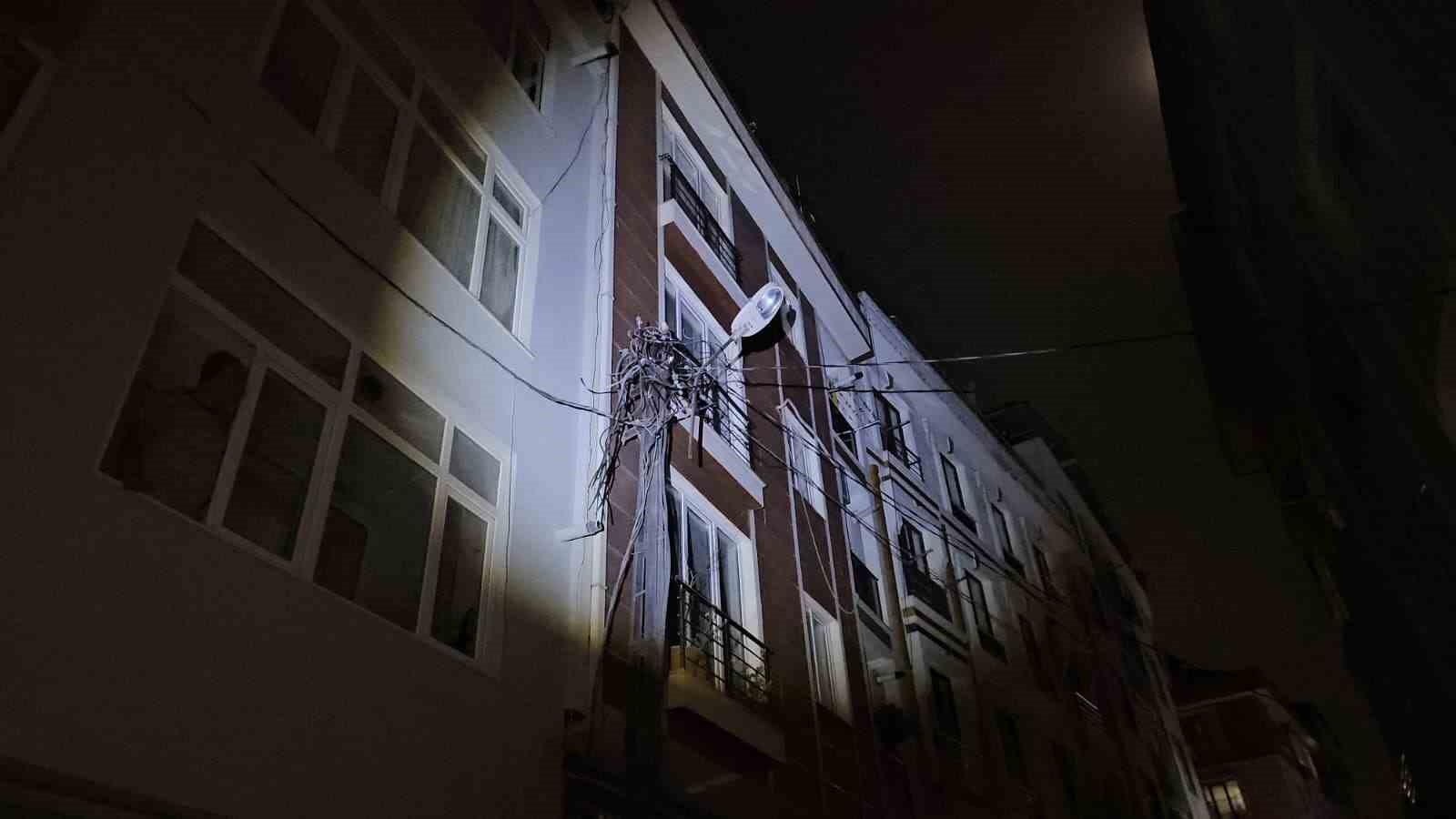 Şişli’de elektrik direğindeki patlama motorlara sıçradı
