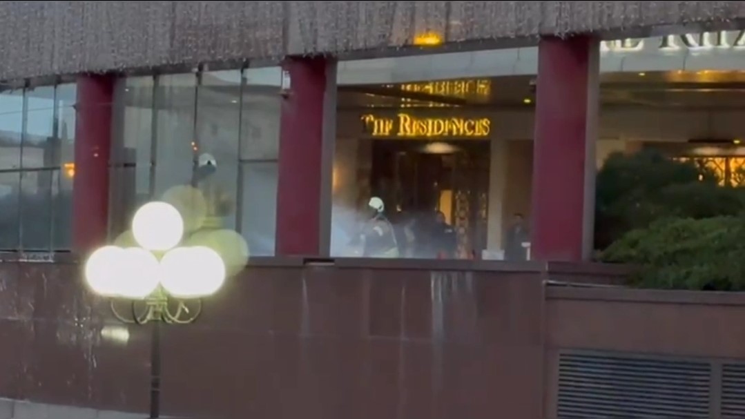 Şişli’de plaza otoparkındaki elektrikli otomobil alevlere teslim oldu
