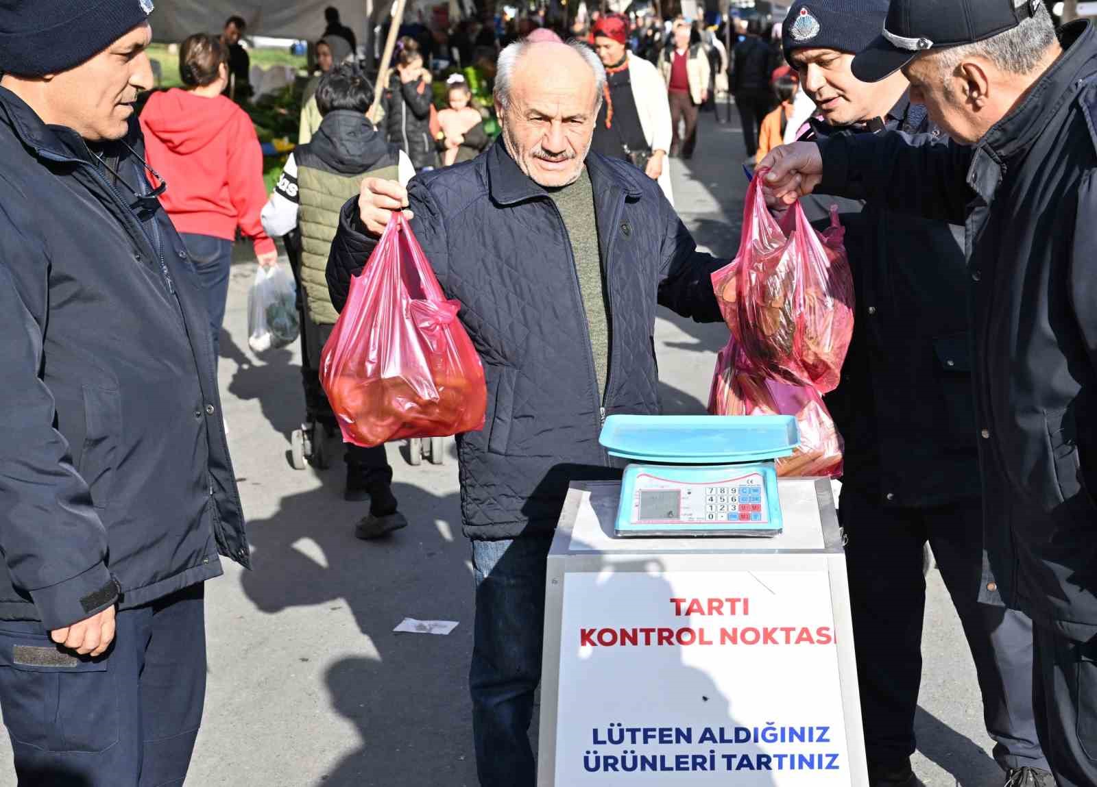 Şişli’de semt pazarlarında fahiş fiyat denetimi
Şişli’de semt pazarlarında fahiş fiyat denetimi