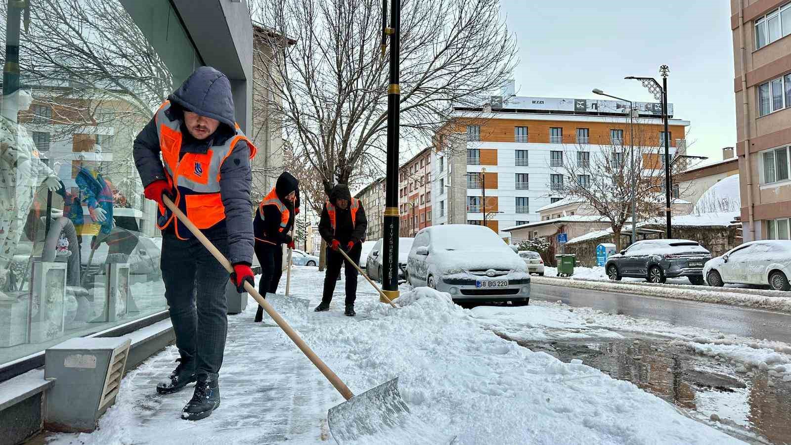 Sivas Belediyesi, 65 mahalleye eş zamanlı müdahale etti
