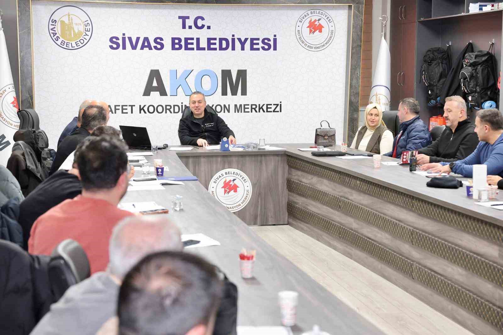 Sivas Belediyesi, 65 mahalleye eş zamanlı müdahale etti
