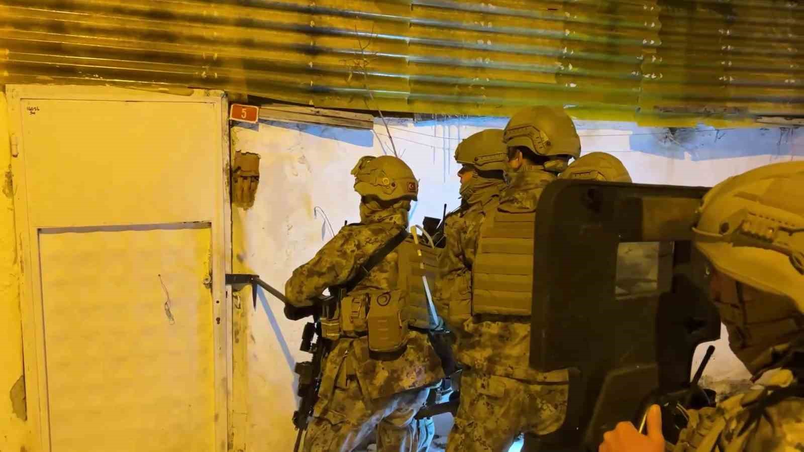 Sivas merkezli siber dolandırıcılık operasyonu, 18 şüpheliden 11’i tutuklandı
