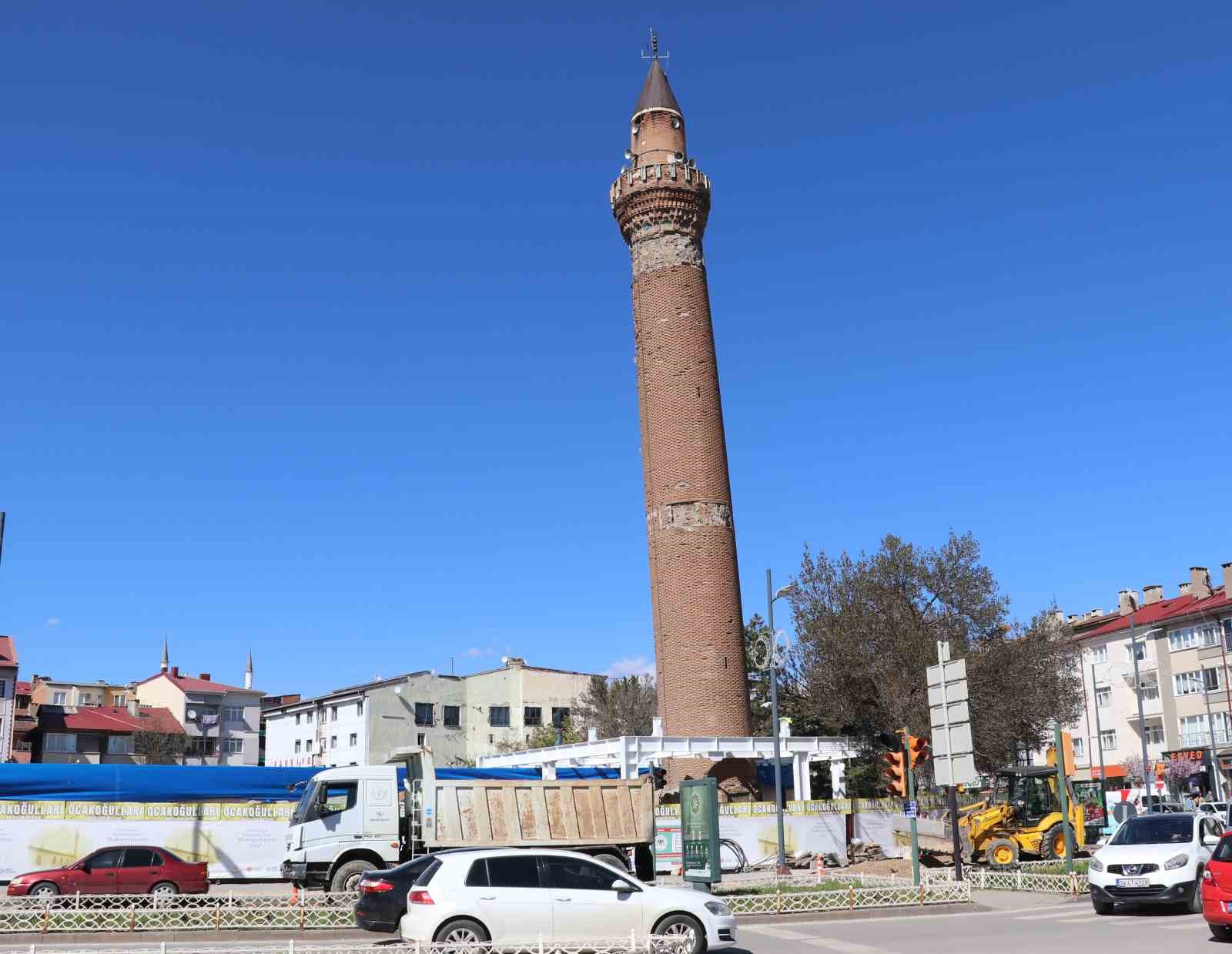 Sivas’ın 8 asırlık eğri minaresi restorasyona alındı
