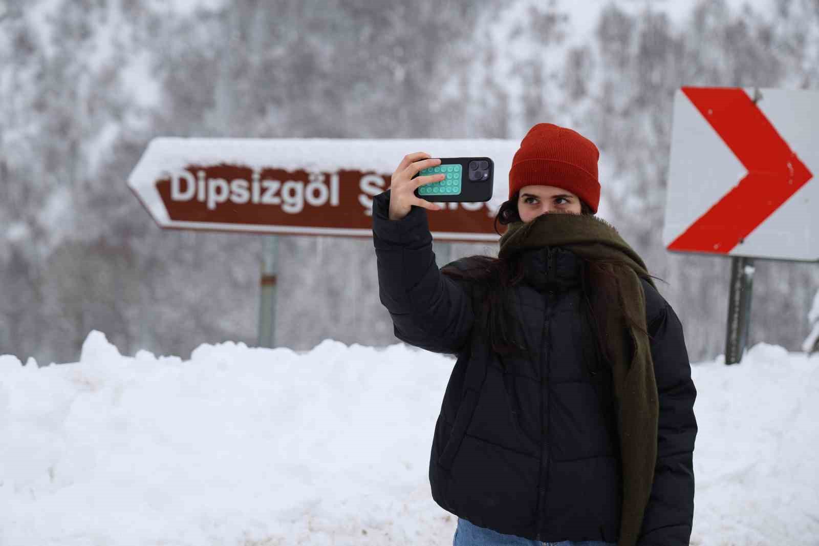 Sivas’ın Kardeniz’i beyaza büründü
